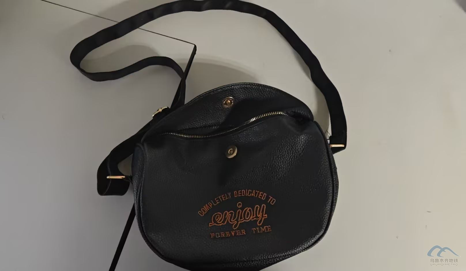 黑色皮包.jpg