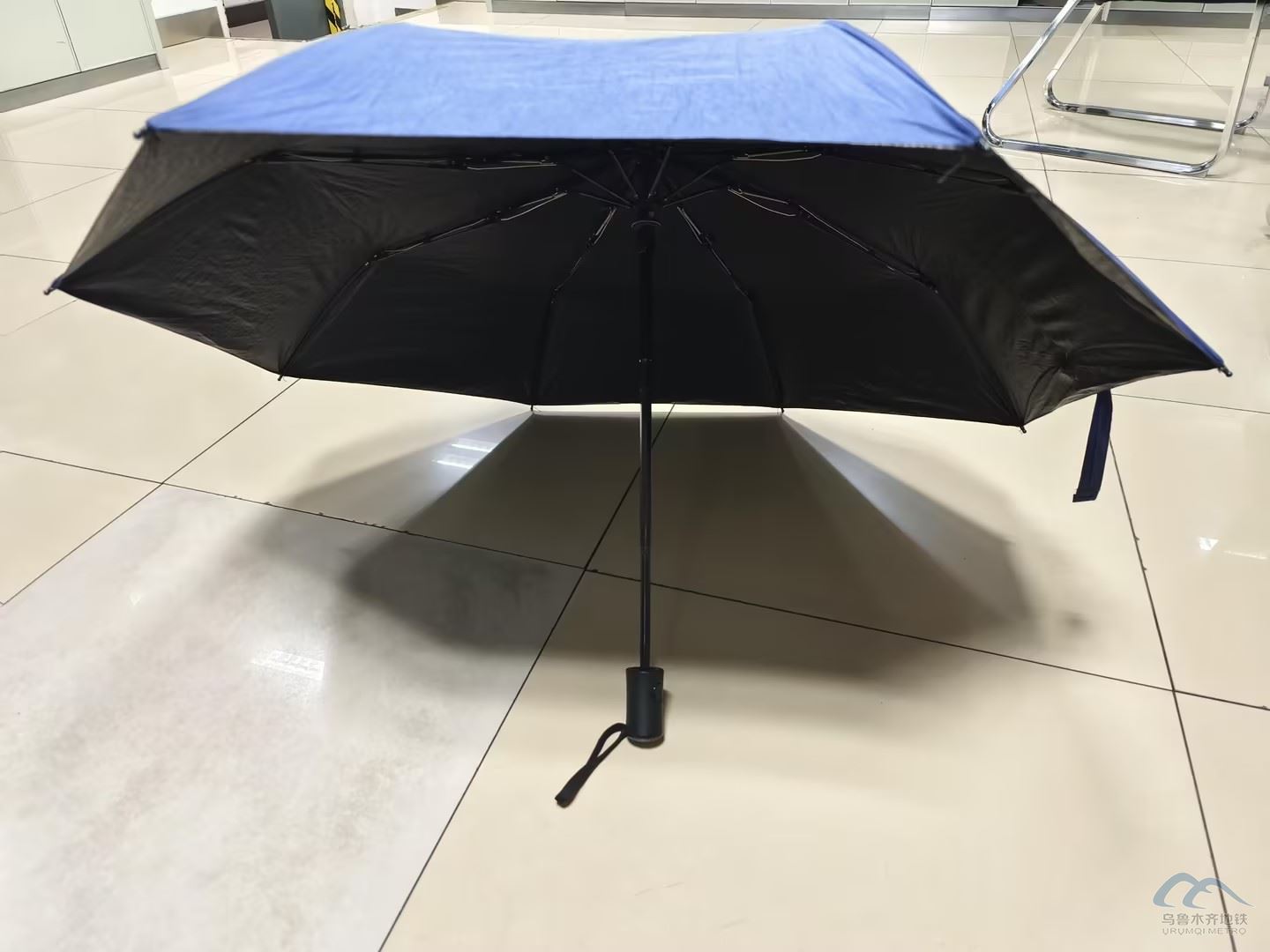 藍(lán)色自動雨傘.jpg